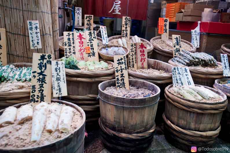 Ruta a pie por la calle shijo de kioto - encurtidos en el mercado nishiki 1 Encurtidos en el mercado nishiki en kioto