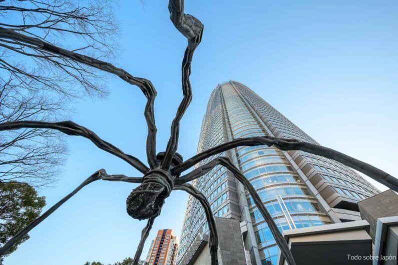 Museo de arte mori, ¿merece la pena la visita? - entrada buena2 Obra de la entrada por louise bourgeois al museo de arte mori