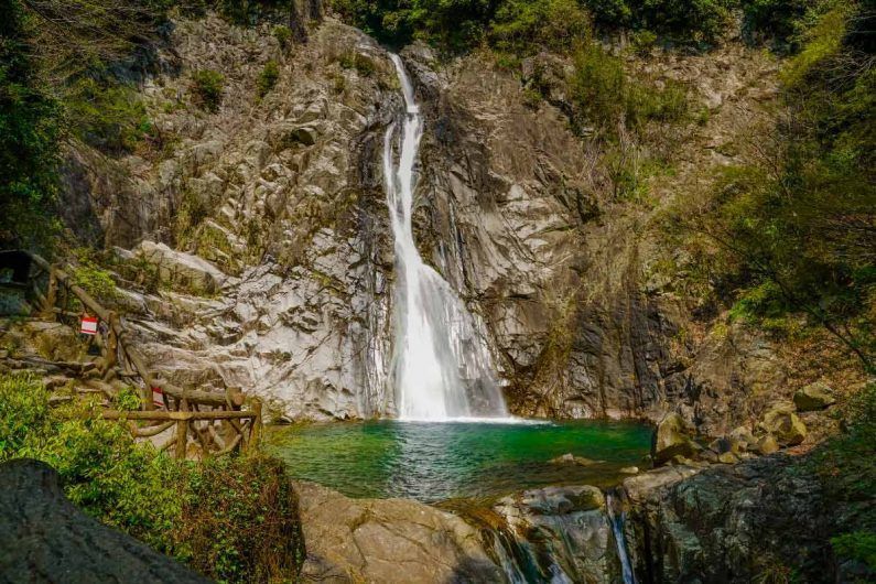 Nunobiki falls, atractivo turístico a 15 minutos a pie del centro de kobe - nunobiki falls en kobe Nunobiki falls en kobe