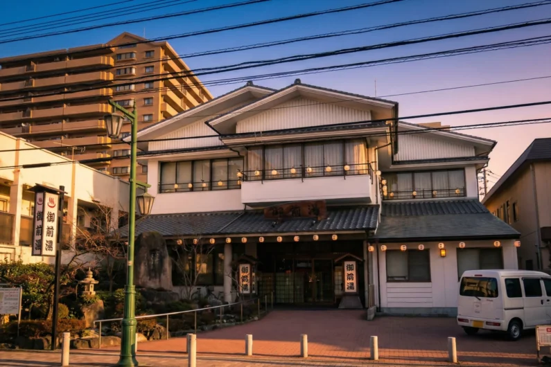 Futsukaichi onsen: nuestra experiencia en el baño más antiguo de fukuoka - futsukaichi onsen exterior Futsukaichi onsen