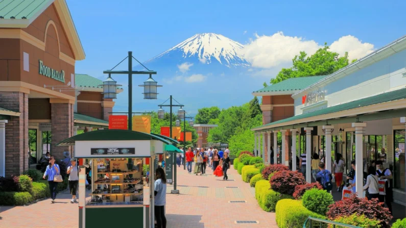 Los 5 mejores outlets en japón: marcas de lujo y descuentos de hasta el 70% - gotemba premium outlets El icónico gotemba premium outlets, famoso por ser uno de los outlets de japón con las mejores vistas al monte fuji