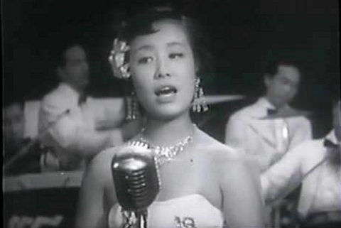 La voz de misora hibari y la reconstrucción emocional del japón de posguerra - hibari misora 29 de mayo de 1937 – 24 de junio de 1989 fue una cantante de estilo enka y actriz japonesa Retrato de misora hibari, la cantante más influyente del género enka y actriz de la era dorada del cine en japón.