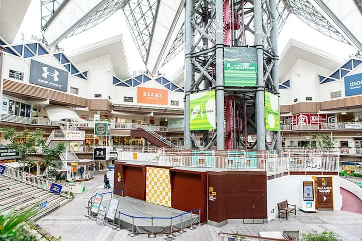 Los 5 mejores outlets en japón: marcas de lujo y descuentos de hasta el 70% - mitsui outlet park osaka kadoma Vista interior de mitsui outlet park osaka kadoma, uno de los outlets de japón más modernos en la región de kansai