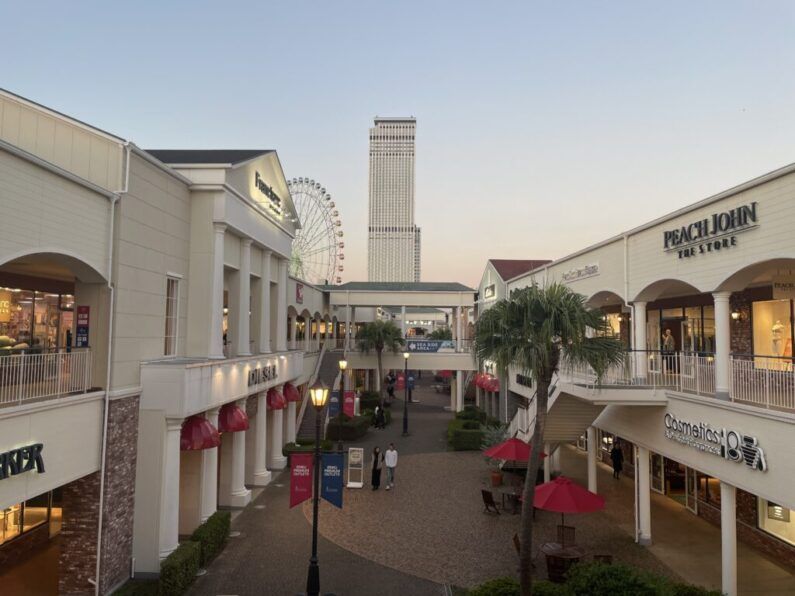 Los 5 mejores outlets en japón: marcas de lujo y descuentos de hasta el 70% - rinku premium outlets Panorámica de rinku premium outlets, referente entre los outlets de japón por su cercanía al aeropuerto de osaka