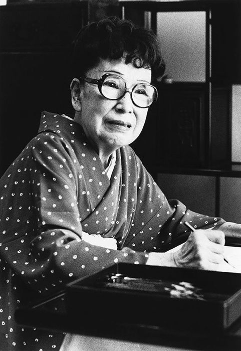 Chiyo uno y su impacto en la literatura y moda japonesa - chiyo uno la eterna joven escritora japon Retrato de chiyo uno, la eterna joven de la literatura japonesa con su estilo moderno
