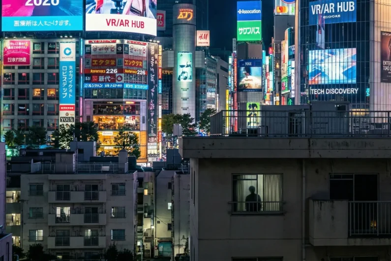 ¿qué es un hikikomori? El impactante secreto del aislamiento social que sacude al japón - hikikomori japon crisis social modernidad La deslumbrante modernidad de tokio en 2026 oculta una crisis de aislamiento profundo, donde miles de personas eligen desconectarse del ecosistema social
