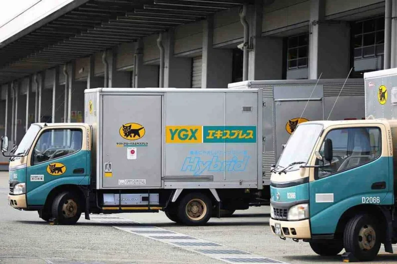 Enviar maletas con takkyubin: un servicio indispensable para viajar a japón - yamato transport truck Takkyubin no es el servicio oficial de correos, sino que es una marca privada de yamato transport